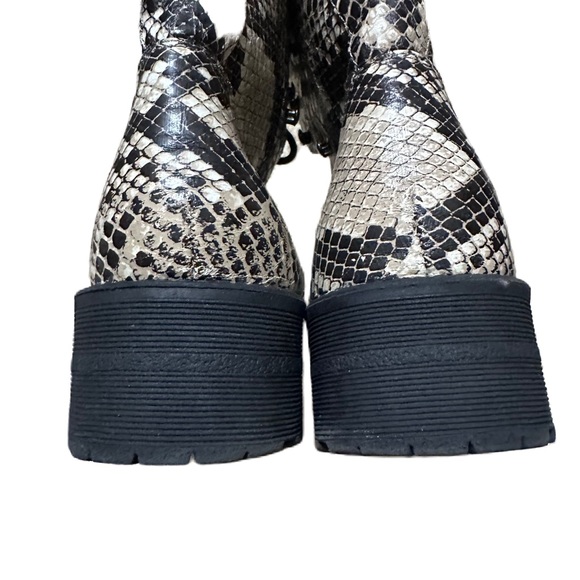 Mia women’s snake skin print combat boots - 7.5 - Picture 3 of 6